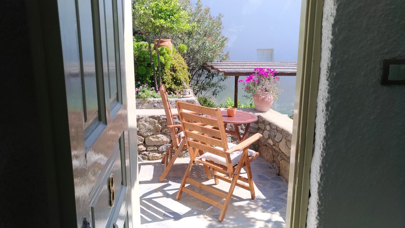 Traditional Double Bed Room with Side Sea View - La Veranda of Mykonos Guesthouse